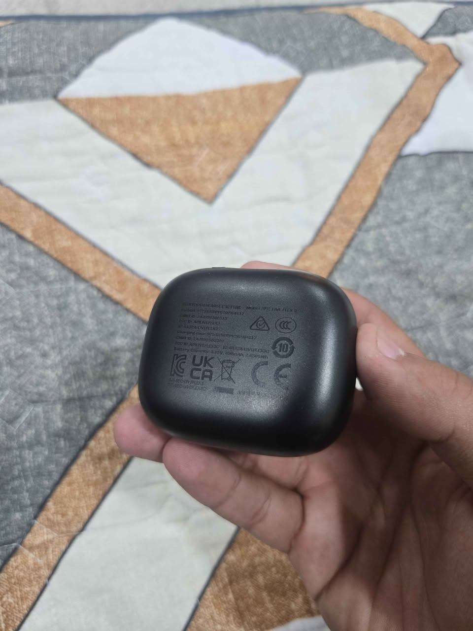 سلام عليكم
JBL Live Flex 3 - أصلية مو كوبي شرط تتأكد وتقتنع بيها حتى تاخذها.

 شاشة لمس سلسة
 تقنية إلغاء الضوضاء فائقة
 صوت نقي وواضح جداً عالي 
دعم Bluetooth 5.3
 مقاومة للماء والغبار IP54
 بطارية كلش قوية وتطول وياكك مدة طويلة  اسبوع كامل..مع شحن سريع يطلع اشعار الشحن السريع.
 السماعات الها تطبيق اسمه
 JBL Headphones
السماعة مليانة مميزات 
💰 السعر: (215 الف.) 
مكاني بغداد البياع 
*********** بغداد, العراق
