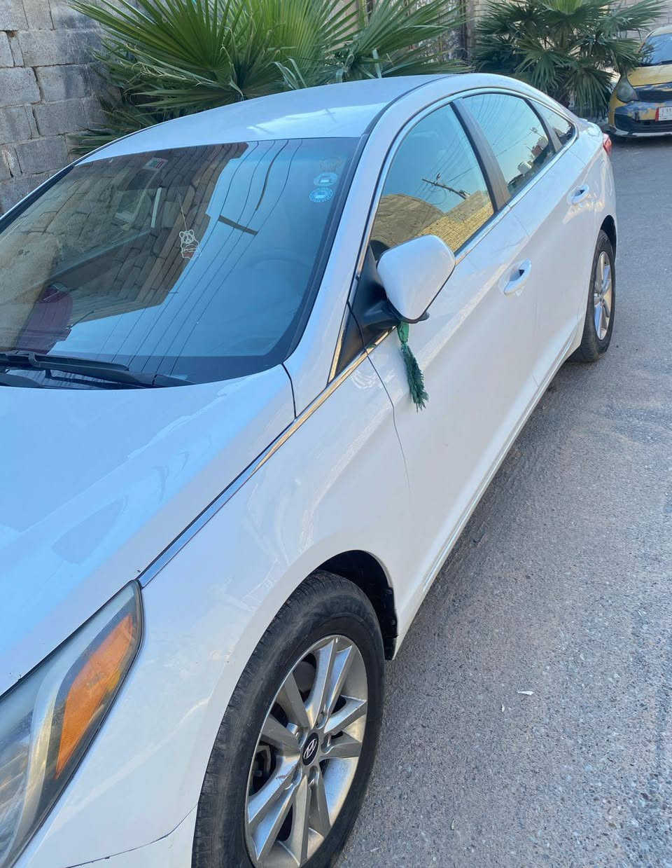 للبيع هونداي سوناتا مديل 2017 لون أبيض وارد امريكي حادثه جاملغ امامي رقم دهوك دولي الجديد سياره جاهزه تبريد حداديه السعر 115 ورقه وبيه مجال بسيط الشراي يتصل مكانه البصره *********** .
