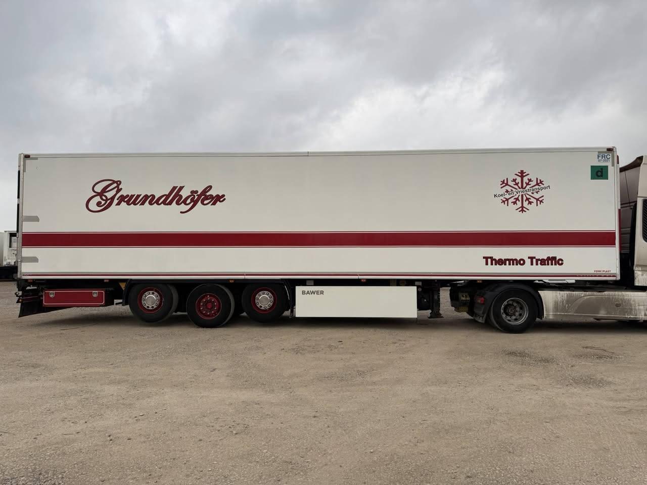 للبيع
براد كرونة 
موديل 2007 
سمك 6 ارتفاع 70 
دبل سحال 
سعر 210 ورقة 
أوقات الاتصال 9صباحاً حتى 9مساءاً
عنوان كلار شركة جوانی سردم 
***********
