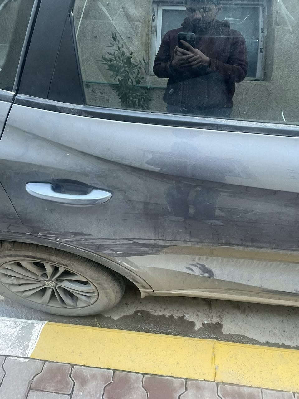 السلام عليكم Mg zs mew 2025 

شباب السيارة موضح ضررها كدامكم بيها بارد وبيها تبديل السيارة زيرو مآخذها ماشية 6000 و الضمان موجود 6 سنين و تبديل الدهن كله مجاني على حساب الشركة السيارة نظيفة من الدواخل ايرباك مطاك نهائيا بالسيارة و السيارة حرة تحويل مباشر مرقمة بغداد السيارة تمشي بدون كرين 

إذا تحب تستفسر اكثر على السيارة تفضل على الخاص 

عنواني : بغداد الدورة 
الرقم : ***********9
