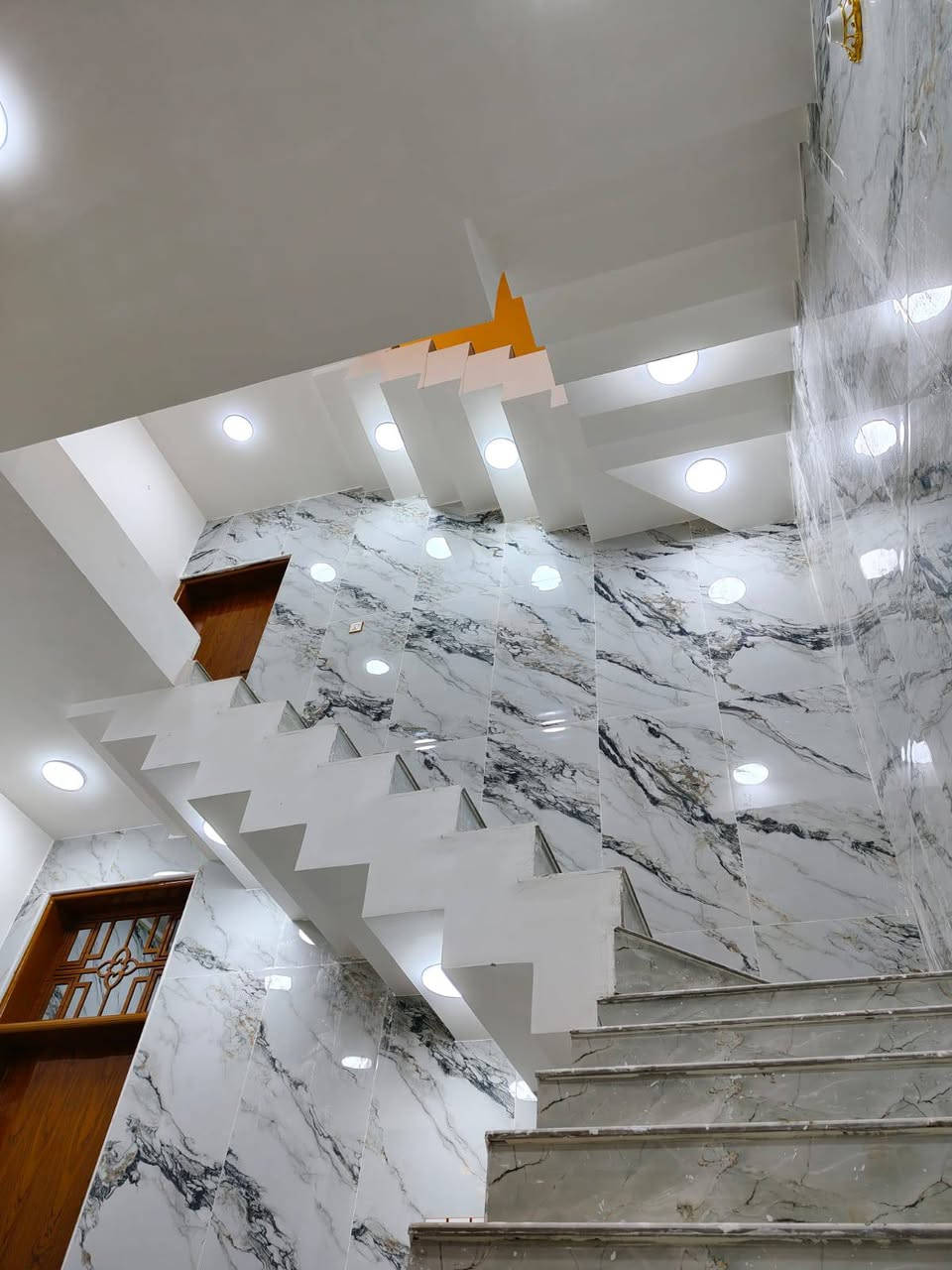 دار للايجار حي النداء طابقين
المساحة 100م يحتوي على ثلاث غرف وصالة عدد 2 ومطبخ واستقبال وصحيات عدد 3 
المكان شارع قنبر قرب مول حكاية 
للاستفسار يرجى الاتصال على الرقم ***********
