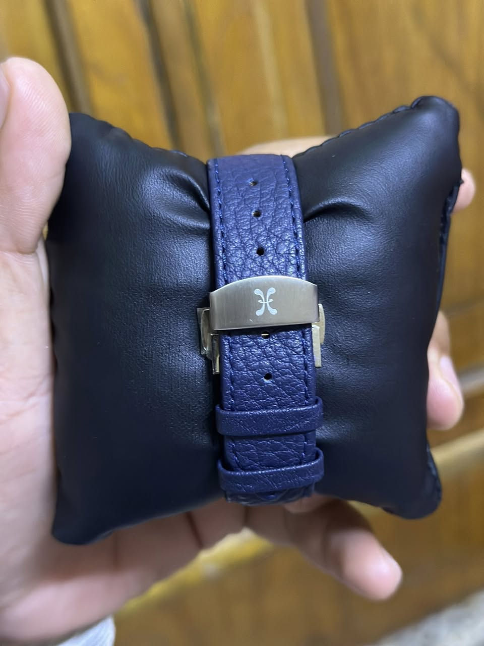 اللهم صلي على محمد وآل محمد عليهم السلام ساعة من ماركة الاسويسرية من اج ماير كاملة مرفقات وملحقات والاستكرات بالايلون مع كرت الشراء وكرت الضمان قطر الساعة 38 بالمناسبة يعني اللون ولا غلطة السعر اكتب تم بالتعليق ويجيك السعر


**إذا كنت صاحب هذا الإعلان وتريد حذفه لأي سبب، رجاءا أرسل رسالة إلى الدعم الفني**