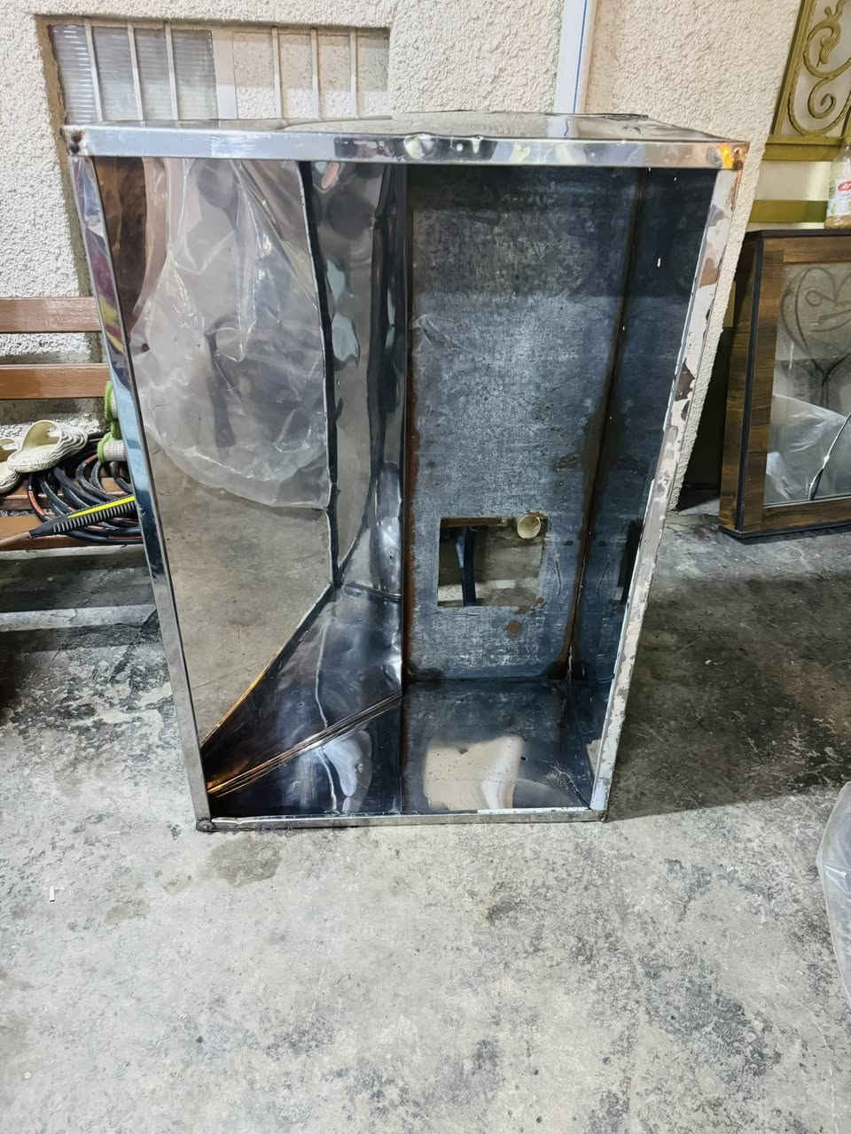 دكيت سل ستيل سمك 2 ملم لو اكثر ماعرف لكن ثقيل نظيف جدا مستعمل قليل قياس 80 في 120 
مكاني بغداد مدينة الصدر 
***********
