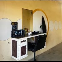 ميز وكرسي ومرايات عدد 2 ابيع شلع السعر 100 للاستفسار 07813450191