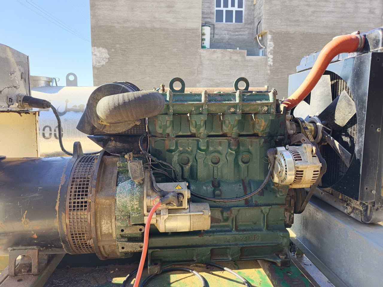 4بستم
20 كيفي 
المولد يصرف لتر كاز في الساعة 
المولد مشتغل  شهرين فقط جديدة
السعر  28. ورقة وبيه  مجال قليل
المكان إلانبار عامريه الفلوجة
رقم الهاتف
***********
***********
