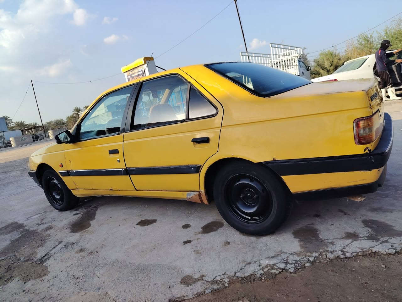 سلام عليكم للبيع بيجو 405رقم بابل  سنويه ماصاقطه تحويل مباشر مكينه وكير جدد تخم تاير حداديه جديده كهربايات شغاله السعر 17مكاني نجف مناذره ***********  سياره جاهزه كبلل تطلع عله باب الله
