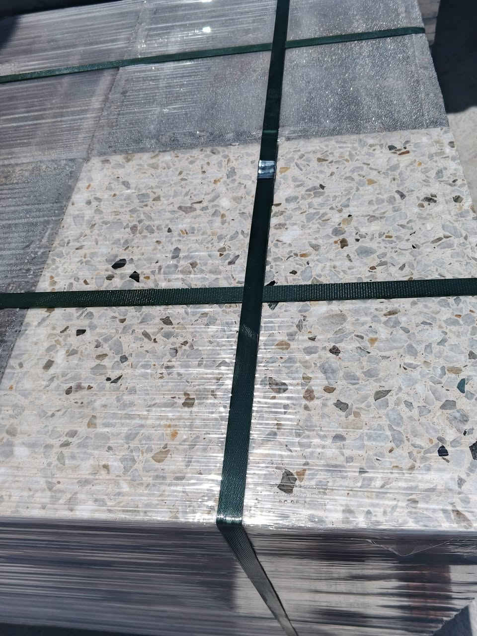 #سلام #عليكم
#شركة #الراضي
شجع المنتج لوطني 
 كاشي عراقي باحدث المكابس اوتماتيك  40×40 
وباحدث الجلايات. وناجح 😮
      بل فحص المختبري بأمتياز💡
الرمل مغسول خالي من الاملاح
الحجر مغسول خالي من الشواءب🔍
اسمنت عالي 🖤الجودة خاضع للسيطره النوعيه
ماحلو خالي من الاملاح اساله
ملاحضه نعلن اعن لتزامن الأرضيات كرسته وعمل
كاشي عراقي لموزايك سعر لمتر  مع التوصيل٧٥٠٠💵
كاشي عراقي مطعم بل مرمر سعر 💴11ونص الف   👉🏻المتر مع التوصيل🫴🏻. اتصل  اسعار جوه  السوك😉 ومواد بناء وسراميك وبورسلين

👈 يوجد لدينا اشتايكر 60×40
👈 يوجد لدينا اشتايكر 80×80
👈 يوجد لدينا اشتايكر 40×40
👈 يوجد لدينا سنادين مساطب🪑
👈 يوجد لدينا سواقي 
👈 يوجد لدينا بآيات تعليك
👈يوجد لدينا مقرنص 
👈يوجد لدينا حجر
👈يوجد لدينا إزاره
👈 يوجد لدينا رصيف
👈 يوجد لدينا زفت
👈 يوجد لدينا الاين حدائق
👈 يوجد لدينا ثرمستون

مستعدون لتجهيز المشاريع الحكومية والأهلية 
للحجز والاستفسار اتصل على الرقم☎️☎️
 ***********  وستاب
 
*********** وستاب

***********وستاب
#يارزاق #يارزاق
