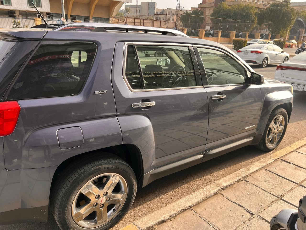 السلام عليكم اخوان
جي ام سي تيران 2013 خليجي وكالة المنصور
سيارة جديدة
ماشية 139 الف كيلو متر
مكفولة كفالة عامة من الصبغ ماعدا قطعة صغيرة بل تكمة اثر جراد
سيارة SLT فول 
محرك ٦ سلندر 
فور ويل
تدفئة كشنات
سلايد 
جنطة كهرباء
تشغيل عن بعد
ويل ١٨ كروم مع تخم تاير جديد كونتنتال
حدادية كلهة اصلية وجديدة
السيارة عليهة صيانة كاملة ومناقصهة اي شي حتة جيك مبيهة
مكان السيارة بغداد الكرادة 
***********
السعر 145 ورقة
