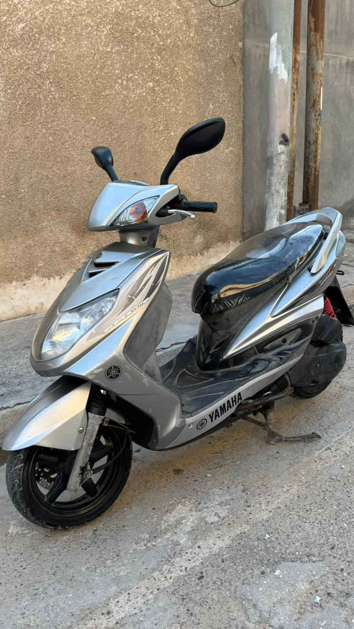 ‏سلام عليكم
‏دراجه سكنس فحل كوري نوزل خطين دراجه مال رمبه اي نقص مابيها 
‏احله من الصوره كهربائيات كلها شغاله مكينه برغي مامفتوح بيها جيب فيتر وتعال افحص الكفر والسواد نفس الختم السعر (950) بيها مجال بسيط العنوان بغداد الدوره الاتصال *********** متواجد واتساب
‏
