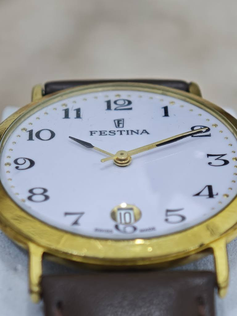 Festina 🇨🇭

¤ نسائي / رجالي 

¤ ساعة فستينا صناعة سويسرية وبتصميم جدا رائع  / قشطة / 

¤ الساعة تعمل بنظام الكوارتز - منفذ لعرض التاريخ الشهري عند الساعة ال6 - نسبة النظافة ممتازة 

¤ سير الساعة جلد مستبدل 

¤ قطر الساعة 33 

¤ السعر 95 الف

¤ يتوفر توصيل لكافة المحافظات العراقية 🇮🇶 
واي استفسار راسلونا خاص وكل الهلا بيكم 💕 بغداد, العراق


**إذا كنت صاحب هذا الإعلان وتريد حذفه لأي سبب، رجاءا أرسل رسالة إلى الدعم الفني**