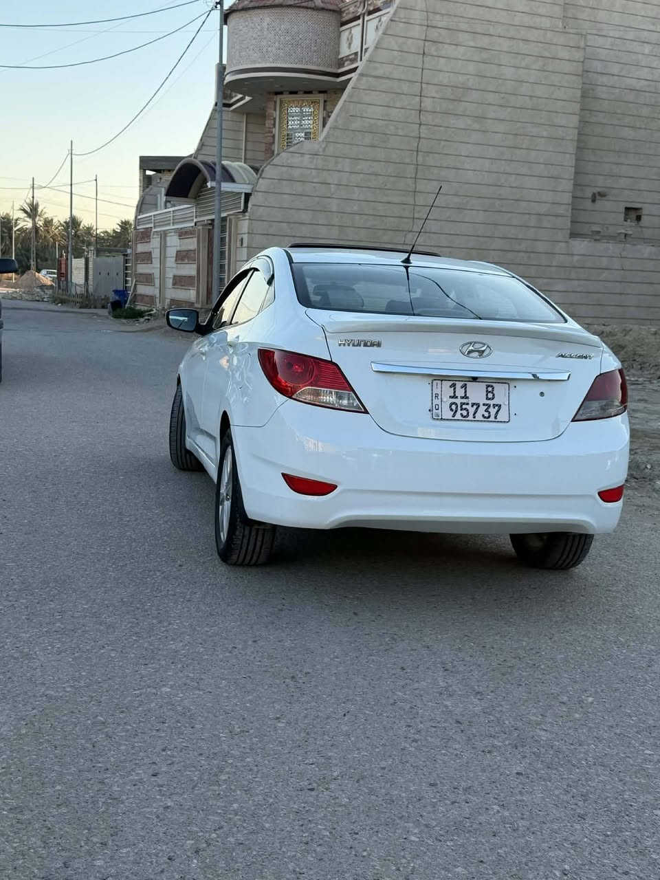 السلام عليكم
أكسنت موديل 2011 
خليجي بيه 3 صبغ بدون دواخل
رقم بغداد تحويل مباشر
جاهزه السياره للأخير مكينه 1600دوش
مكاني بابل
رقم الهاتف ***********
السعر 85وبيه مجال
