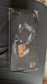 لعبه حفاره ثقيله  اصليه  بيها مميزات هواي🔳 اضويه🔳 هورنات🔳 يتحرك الشفل ...