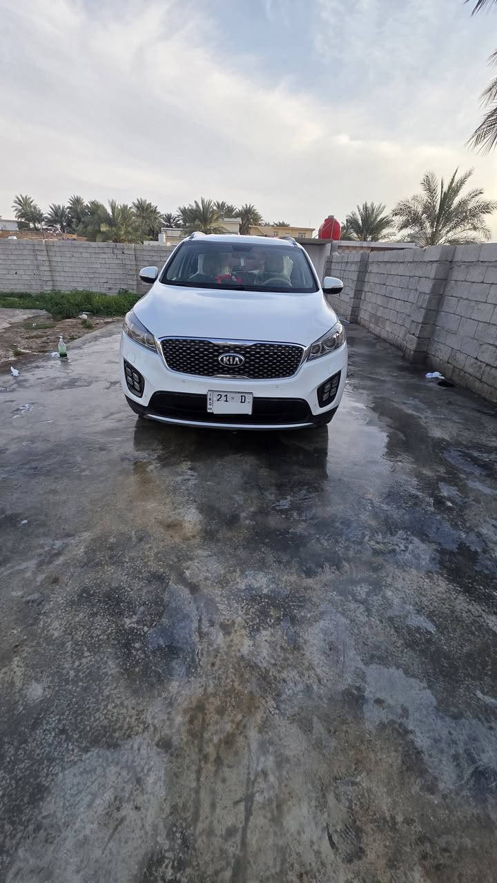 السلام عليكم للبيع كيا سورنتو موديل 2018 خليجي فول مواصفات عدا الفتحه بصمتين تشغيل مكفوله كفالة عامه حتى الدعاميات رقم سلمانية بسمي تحويل مباشر كير ومحرك على وضع الشركه سيارة 7 راكب 6 سلندر مال جناي ماتصرف عليها الف ماشية 147الف السعر 228$ وبيها مجال بسيط حك الجية مكان السياره ديالى المقدادية 
الهاتف /***********
