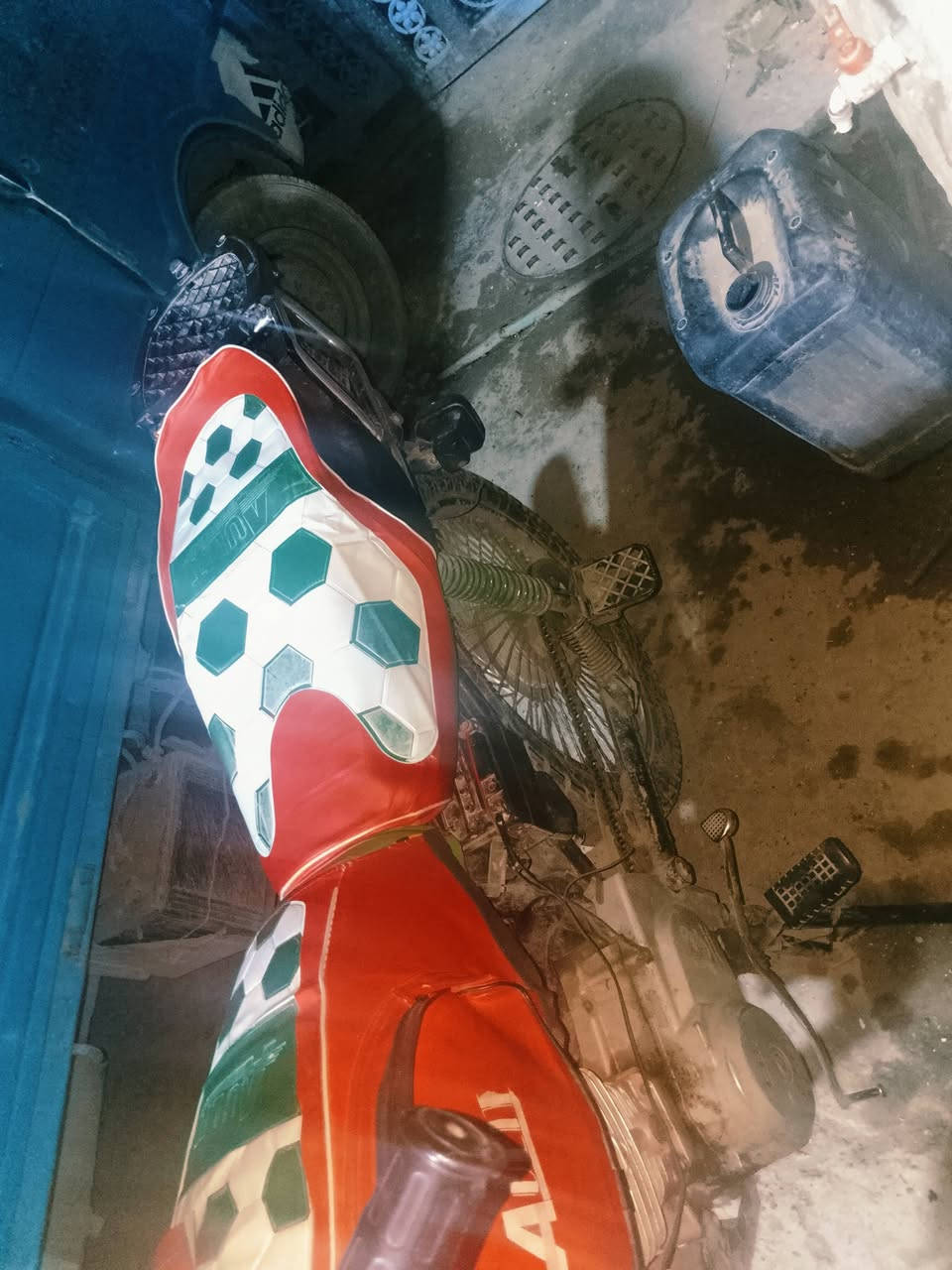 سلام عليكم دراجة ايراني تايكر دراجه مكمله ل أخر حبايه دراجه حلوه مرتبه اي نقص مابيها  عنوان بغداد الشعب سعر 375قفل رقم 0 7779482329
