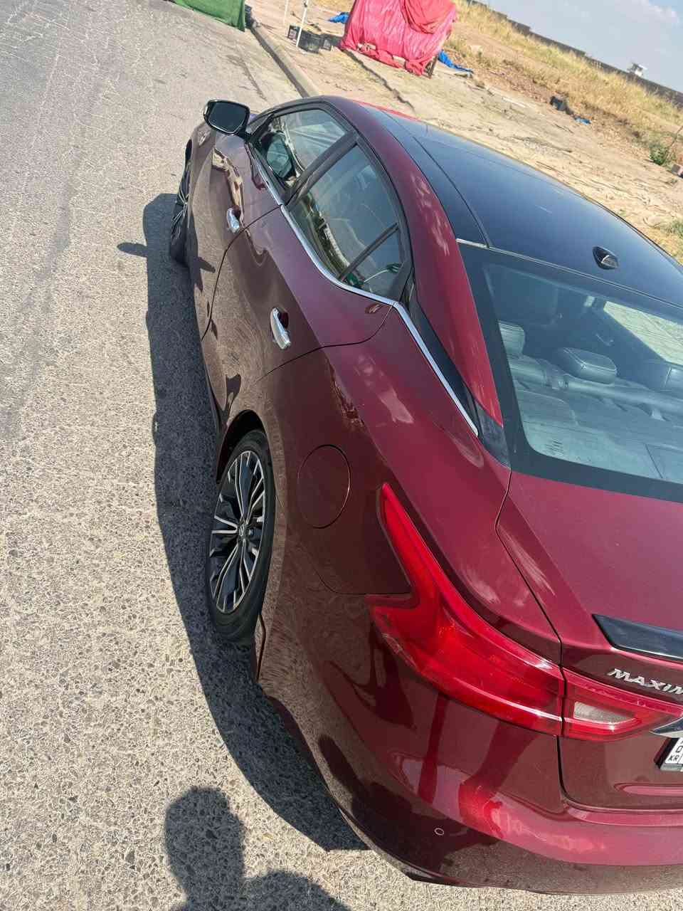 نيسان مكسيما ( 2017 Platinum )

لون ماروني

السيارة أعلى فئة 

  ابرز المواصفات :

- محرك (V6/3.5L) 300hp 

- ناقل حركة من نوع Xtronic CVT

    - نظام صوتي 11 سماعة من Bose 

- فتحة سقف بنورامية 

- مقاعد جلد مع تسخين وتكييف مقاعد امامية 

- تحكم كهربائي للمقاعد الامامية

- تسخين مقود مع تحكم كهربائي 

- تسهيل دخول وخروج السائق 

- دخول ذكي للأبواب الامامية 

- تشغيل عن بعد 

- ستارة خلفية كهربائية 

- اضاءة اسفل الدوس الخارجية 

- اضاءة امامية LED مع الضوء العالي

- مستشعر مطر 

-  تعتيم auto-dimming لمرآة السائق والوسطية

- Apple CarPlay

- رادار أمامي مع مثبت سرعة تفاعلي بخاصية فرملة طوارئ 

- نقطة عمياء 

- نزول المرآة عند الرجوع للخلف 

- رادارات خلفية (عند الرجوع للخلف (خدمة الركن أو الخروج من موقف)، النظام ينبهك إذا يوجد سيارة تقترب من الجانبين الخلفيين باستخدام حساسات خلفية / رادارات.

- حساسات امامي خلفي

- نظام كامرات 360 درجة (امامي،خلفي،جانبي)

- ماوس تحكم بالشاشة

- ذاكرة مقعد السائق عدد 2 

- ويل حجم 18 انش

وبقية المواصفات المعروفة

ممشى السيارة 153 كيلو

————————————

ضرر السيارة مثل ما موضح بالصور السونار باب وجاملغ فقط وبارد بل بنيد.

————————————

بالنسبة لصيانات السيارة:

عليها إدامة كاملة للمحرك 

زيت الگير والفلاتر (گير السيارة بشرط)

————————————السعر 110 وبيها مجال 

السيارة  شرط التحويل 

رقم اربيل جديد
*********** بيجي, صلاح الدين
