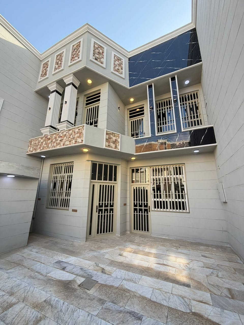 سلام عليكم بيت طابقين ١٥٠ متر حي سومر

حولي مستشفئ الكفيل خلف مدينه الألعاب ضوء القمر

طابو زراعي سند ٢٥ كامل خدمات ماء مجاري كهرباء وتبليط تحويل بسمك وقرار محكمه

البناء طابوك جمهوري درجه اولى
ديكورات مغربيه ارضيه مرمر واجه ملكيه اوربيه

التفاصيل البيت

استقبال وغرفة النوم وصاله ومطبخ وصحيات داخليه وخارجيه ومنور

الطابق الأول

٣ غرف نوم وصاله وصحيات وسطح

الاستفسار ***********
***********
