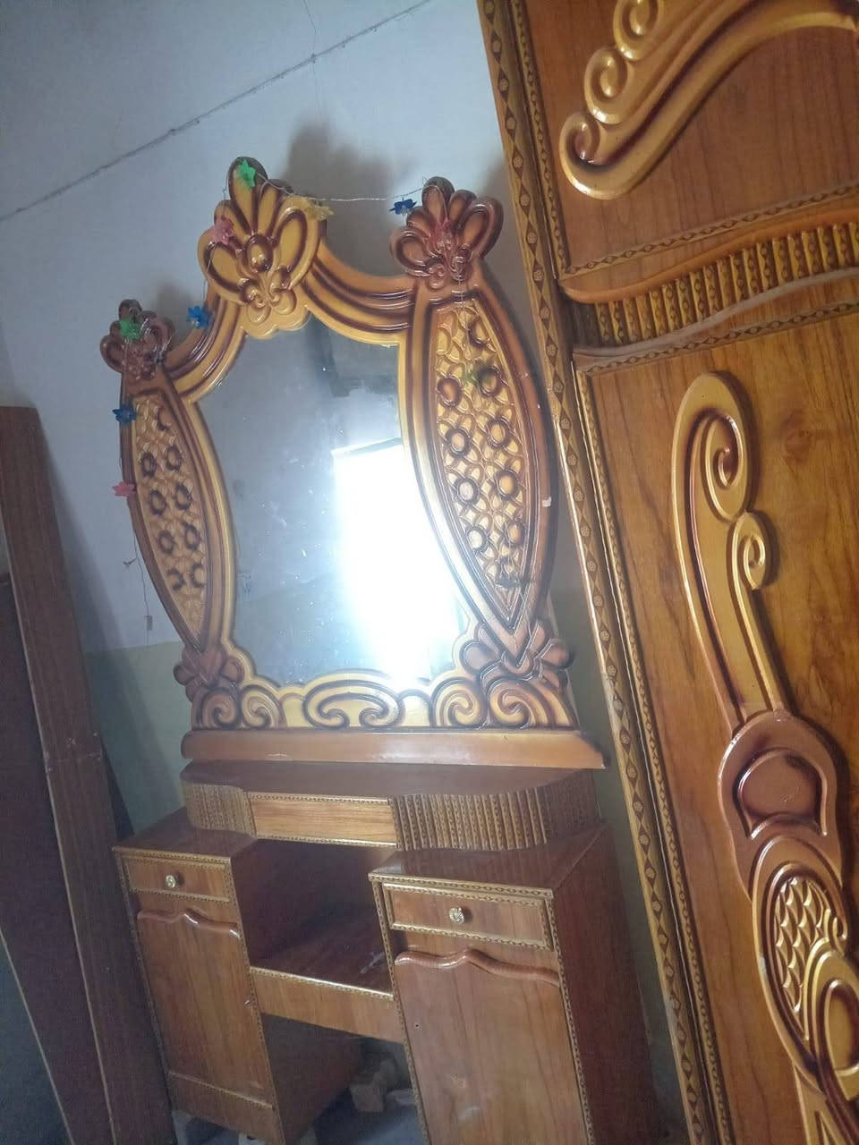غرفه نوم للبيع مستعمله 15يوم جديده خدش ما بيها مكلف بلنشر وهذا رقم صاحبها ***********
