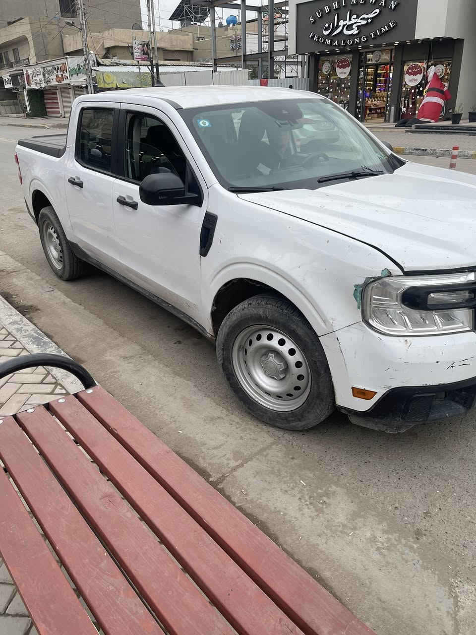 مكلف بلتشر 
فورد مافريك  
هايبرد بانزين موديل 2022
لون ابيض كما موضح بلصور  وضربتها هم 
امانه الله سياره كامله من كلشي صدر تبريد كلشي تجي وتشوف  وتطلع بيها وين متريد وتتحمل 
السعر 180 وقابل التفاوض .
***********
