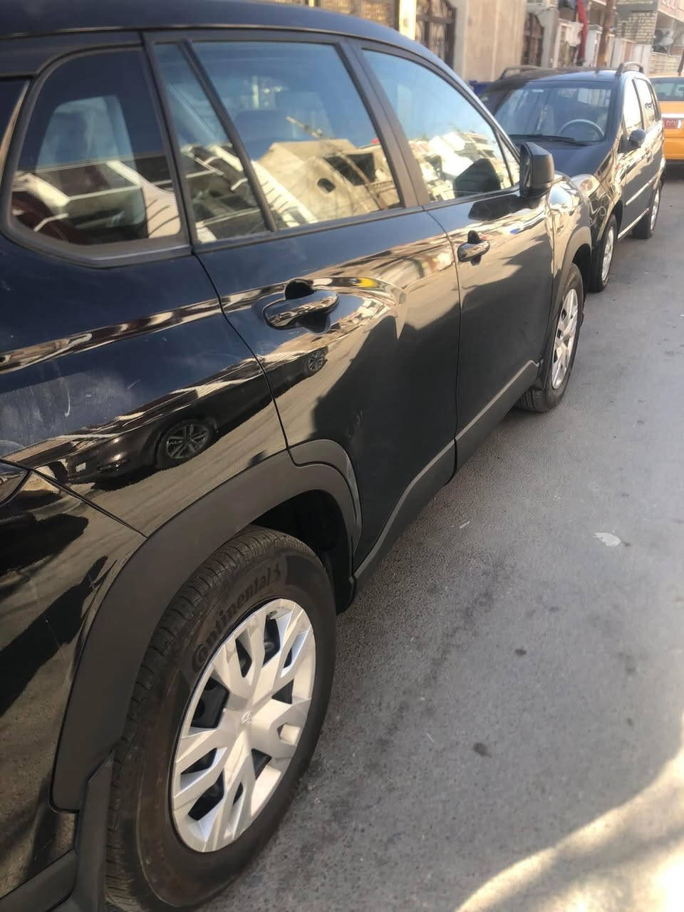 سلام عليكم من رخصة الادمن المحترم 
كورلا كروز موديل 22 وارد أمريكي 
حادث قطعتين بارد فقط 
رقم بغداد 
موصفات أمريكي 
قطرة صبغ مابيها 
غير القطعتين بارد 
السياره خير من الله 
الاستفسار 
***********
السعر 165
وبيها مجال 
صور الحادث موضحة بالصورة
