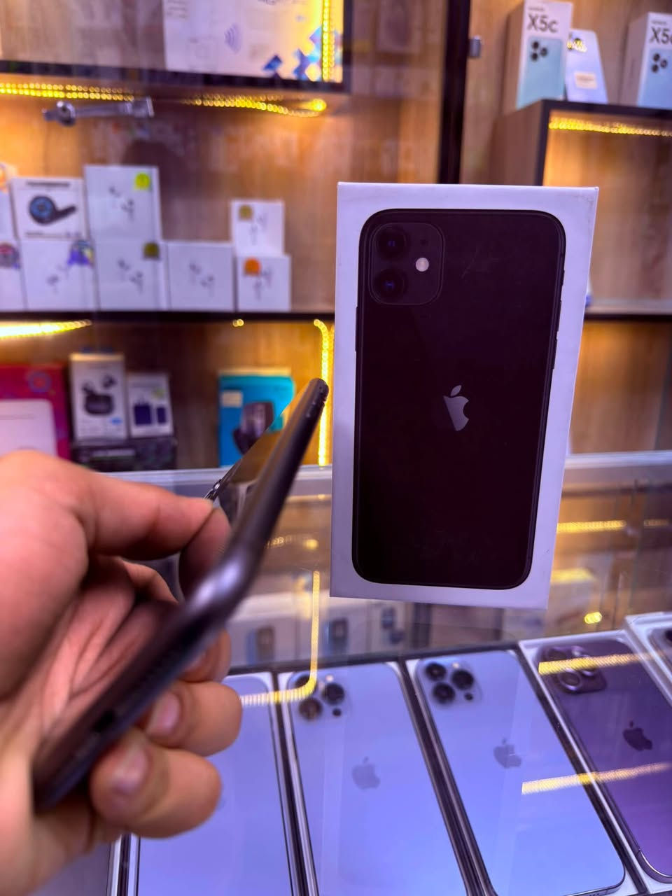 🔥اقوه عرض 🔥
ايفون 11 لون مميز لاسود  ذاكره 128 بطاريه87 🔋 نموذج M 
 ممبدل بي شي مع ضمان 5 ايام  نضافه 100‎%‎ زلغ ما بي يخبل وتر بروف كامل ملحقاته الجهاز نضافه كانما فاتحه من الكارتونه بلحاسبه كله نورمال   
مكاني  كربلاء تحت جسر باب طويريج مركز ابو حيدر للمبايل 
☎️*********** 
سعر  290 الف
