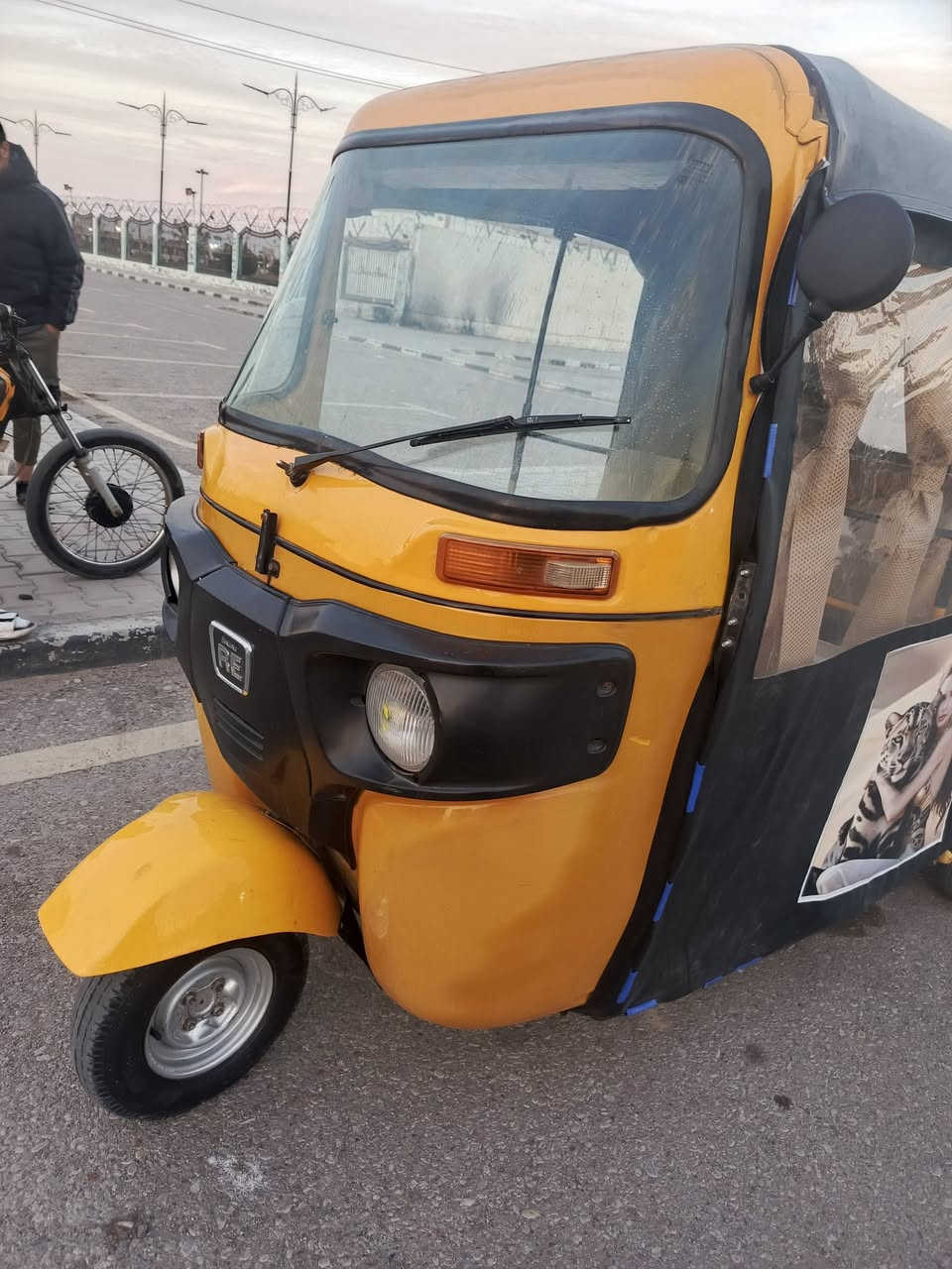 السلام عليك تكتك. 20.20لبيع شهر السادس تكتك مفتوحه مره وحده  سعرها. 5300 وبيها مجال قليل .***********
