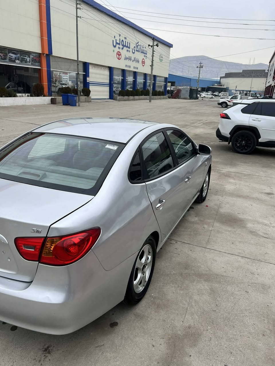 مودیل 2007 تازە داخل بێ مسرەف خایسی نیە پیشو پشتی کەپسە جاملخو بتانەو  هیجی نەگوراوە هەمو
شتی بشەرت شوێن حاجیاوە سحر 44 مجالکی کەم 
***********    واتسئاپی لەسەرە
