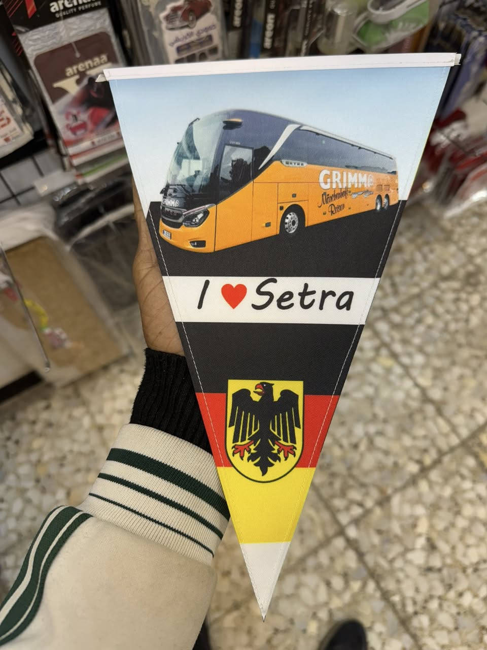 السلام عليكم
وصل أعلام مثلث
كماليات حمودي القريشي 
بغداد حي العامل 
مدخل شارع 84
***********
