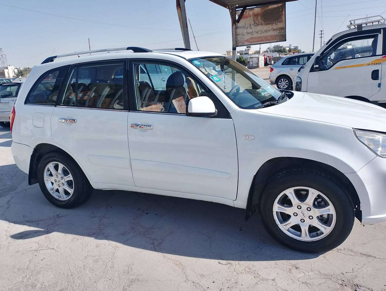 السلام عليكم تيكو موديل 2012 محدثة 13 بسمي رقمها كربلاء انكليزي اي مكان تحول سنوية لل30 السيارة لا مصبوغة ولا مضروبة بلادية بيها بس شبر صبغ فقط سيارة جاهزة من كلشي تبريدها شغال تخم تاير جديد سيارة مكفولة السعر 72 وبيها مجال بسيط مكاني بغداد رقمي ***********
