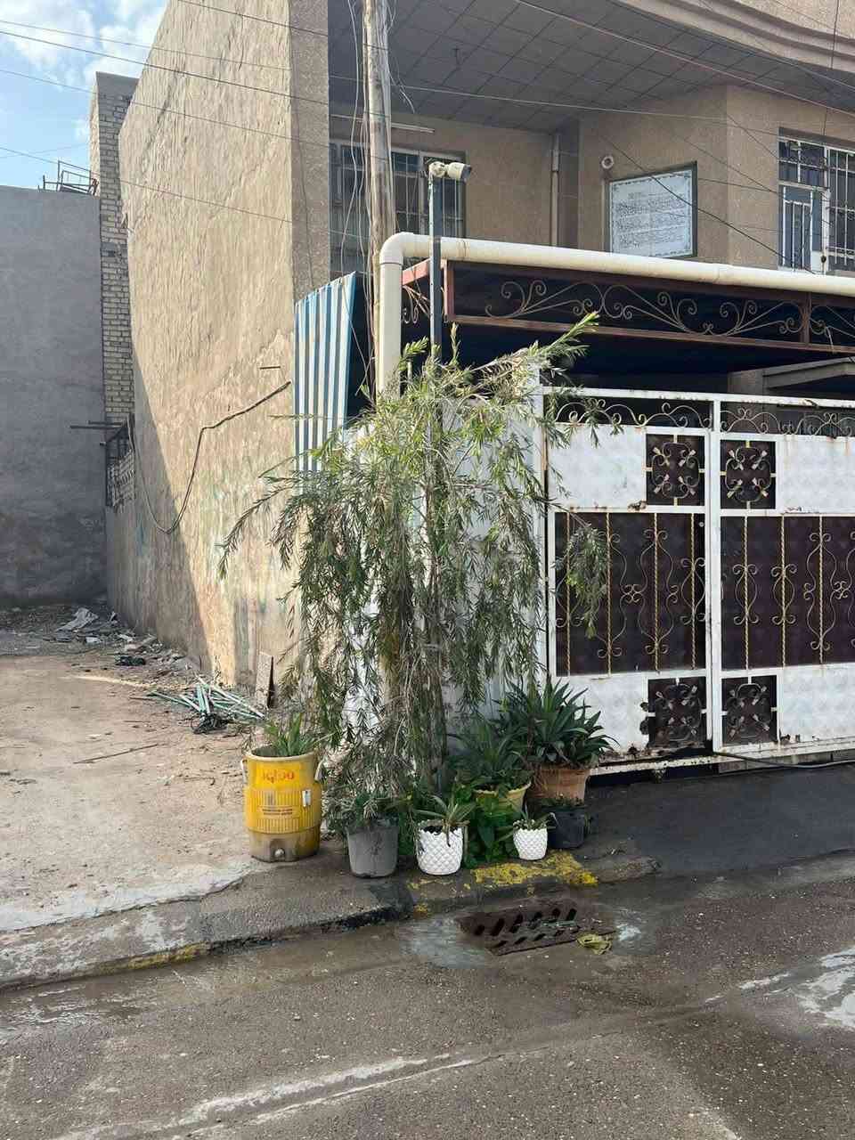 بيت للبيع طابو صرف الزعفرانيه خلف جامع الصدرين 
مساحة 125 واجهة 10 نزال 12 ونص 
تفاصيل اكثر خاص او الاتصال ع الرقم ***********
