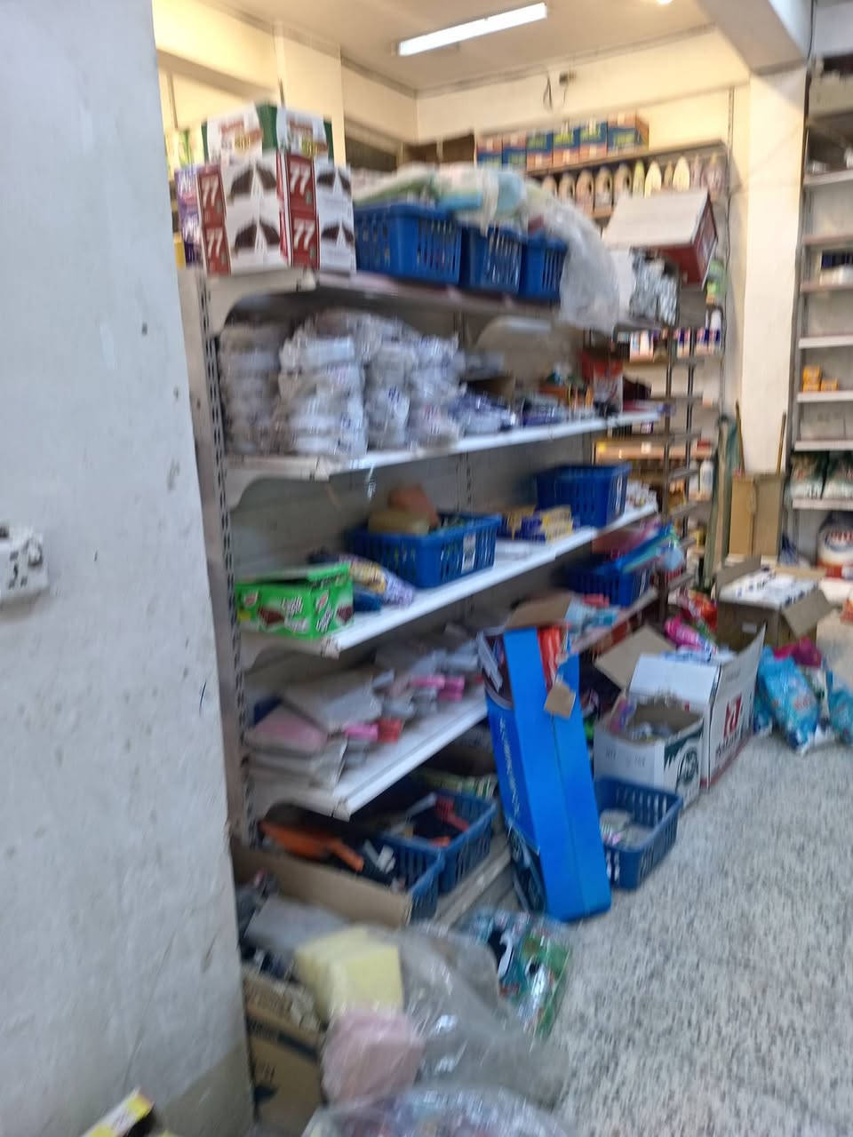 سفينه ورفوف
وعربانه مكان المحموديه حي العسكري 
لاستفسار ***********
