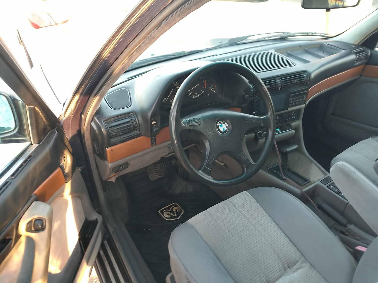 السعر 40قفل قفل قفل لتعاملني ولا من تجي تعاملني او مراوس ب بي ام 525
مكاني بغداد 
للبيع ٧٣٥ 
مكفوله من الضربه والصبغ 
بديها جارد شي بسيط 
كير محرك تبريد كهربائيات تخم تاير كله شرط 
رقم بغداد دولي باسم صديقي تحويل مباشر 
سنويه لل ٢٠٣٠ 
هزه لل ٢٦ 
كشنات كهرباء مخمل رصاصي شغاله 
بطاين جدد دشبول امامي جديد 
كير اوتو 
***********
