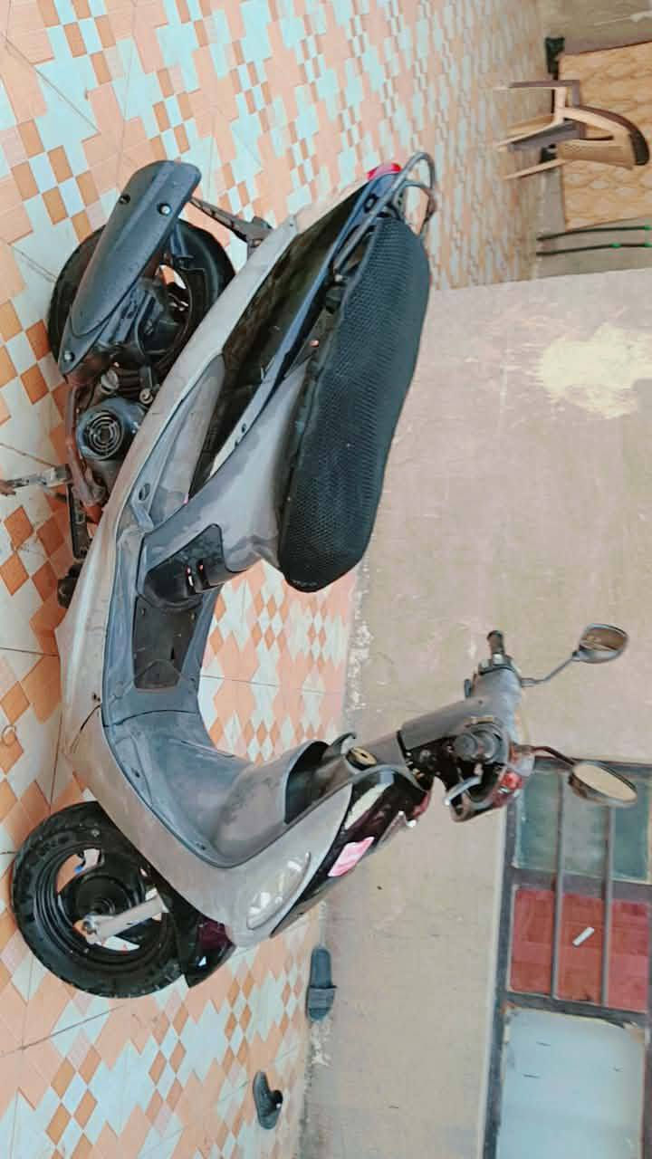 السلام عليكم(مكلف بالنشر) دراجه ماكس منغولي دراجه خير من الله مكينه شاصي اوراق كامله مال دوام يروح بيها ويجي ما متعوبه سعر 500 وبيها مجال ***********
