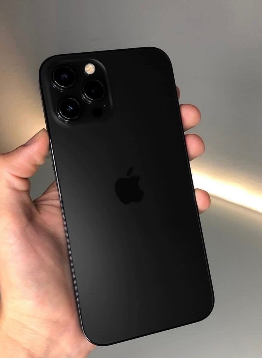 عندي للبيع iPhone 13 Pro Max بحالة ممتازة. الجهاز متوفر باللون الأسود، ودا يشتغل بنظام iOS 26.2. الذاكرة 256 جيجابايت والسعة المتوفرة 193.5 جيجابايت. الجهاز نظيف ومستعمل برفق، وسعر البيع قابل للتفاوض.