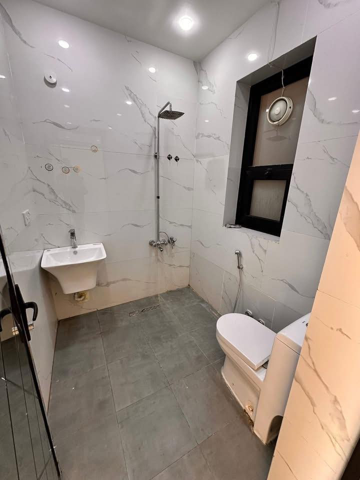 شقه للايجار في منطقة حي العربي
التفاصيل :

- ط اول 

( غرفتين نوم - صاله - مطبخ - حمام )

900 الف

عائله او موضفات محترمات

للاستفسار 
***********
