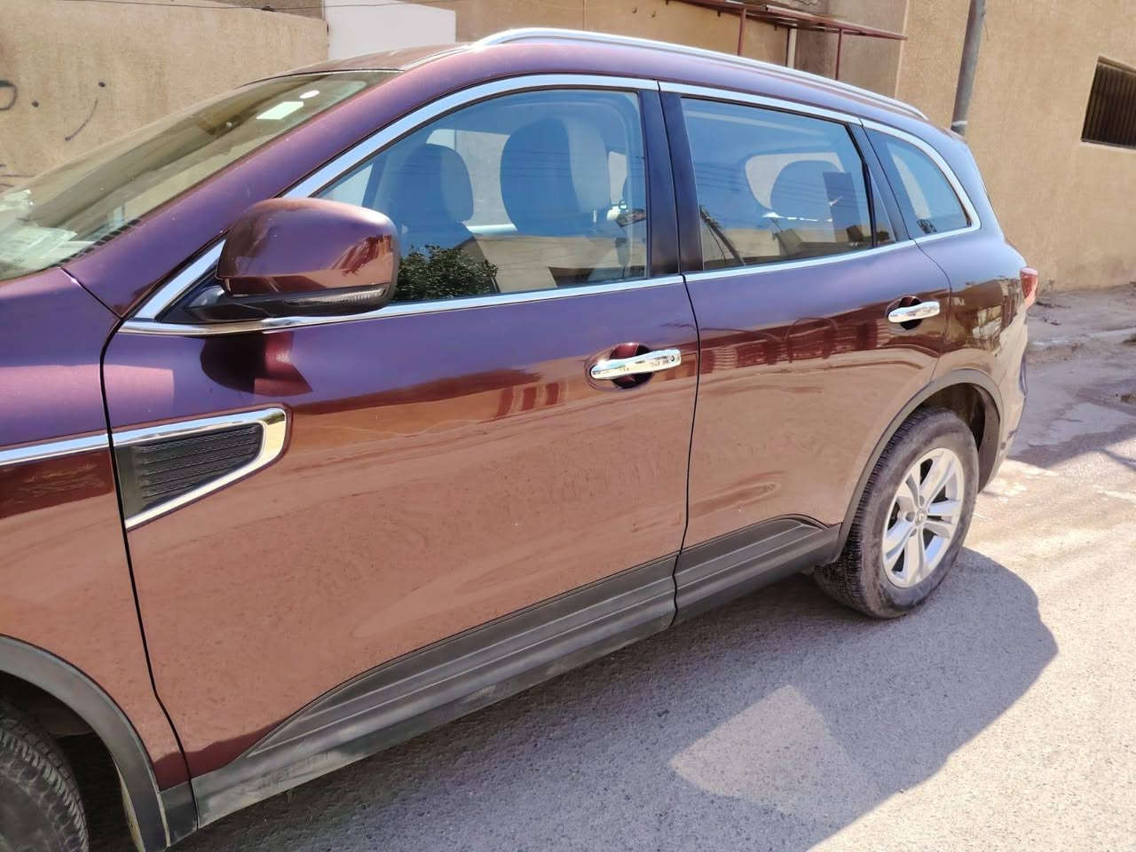 السلام عليكم ورحمة الله وبركاته 
سيارة كوليوس موديل 2019 إستلام شركة البلاد شهر 12 عام 2020 گير ومحرك نيسان إنتاج كوريا الجنوبية ووارد كوريا الجنوبية كوريا الجنوبية مو صيني مو صيني محرك 2500 اللون أحمر غير محدد أقرب للماروني لون حلو لماع ميتاليك 4 سلندر حرة هزة جديدة الشهر الثالث آذار 2026 بأسمي بأسمي الرقم الجديد الأنگليزي بغداد السنوية جديدة لغاية 2031
للبيع فقط للبيع فقط بدون مراوس رجاء" تحويل بعد الأتفاق على الخير إن شاء الله نفس الأسبوع . 
كفالة عامة صبغ تبديل ماشية 73 الف كم قابلة للزيادة والسيارة صيانتها بالشركة داخل الضمان محرك وگير بالخير على اللي تصير من نصيبه 
السعر 135 ورقة بعد التخفيض الكبير وبيها مجال بسيط للطيبين والسوق كل شي بيه وحسب النظافة وحتى ب 100 ورقة تلگه وبيها تصليح مامكفولة تلگاها 
الحمد لله سيارة عليها الأعتماد رزنة وعزل جيد وماتحب تصليح بس داريها بدهن ممتاز وبانزين محسن كل ثلاثة تفويلات أوتفويلتين عادي والفضل لله داريها أداريك وهذا حال جميع أنواع السيارات الحديثة
ثق بالله لو ما محتاج أبد ماأبيعها 
وللمعلومات اكثر التواصل على الرقم *********** ( من الساعة 10 صباحا" الى الساعة الثامنة مساء" ) وبعد هذا الوقت بأمكانكم المراسلة على الماسنجر أو الواتس اب لطفا" وأنا بخدمتك 
لاتكسر بحلال الناس حتى مايسلط ربك واحد يكسر حلالك 
رجاء" رجاء" رجاء" فقط الشراي الجاد يتواصل وأقرأ المعلومات بشكل دقيق 

💥مواصفات السيارة 💥
✨ المحرك 4 سلندر  2.5L نيسان ياباني
✨ ناقل حركة أوتوماتيك وعادي 
✨ دفع AWD
🔑 مفتاح التشغيل سويچ عدد ( 2 ) 
✨حساسات 360 درجة
✨مصابيح امامية LED 
✨️ مصابيح خلفية LED 
🛞 ويل كب عدد 5 
✨️ اشارة في المرايا الجانبية 
✨️ المرايا قابلة للطي تلقائياً
✨عدد AIR BAG 8
✨ هاند بريك ميكانيكي بالقدم
✨ مكابح ABS 
✨ شاشة أعطال 
✨ تحكم مقود
✨️منفذ طاقة 
✨ تتسع المقصورة لـ 5 ركاب
✨مقاعد جلد و مخمل 
✨ اضاءة led داخل العدادات 5 الوان
✨ تثبيت مقعد الأطفال ISOFIX 
✨  تبريد مناخين للسائق و الراكب مع تبريد خلفي
✨ نظام مانع الانزلاق 
✨حاملات اكواب 
✨صندوق يدوي 
✨ قمارة حديد 
✨اريل نفيگيشن
✨المرأة الوسطية بخاصية تعتيم بغداد, العراق
