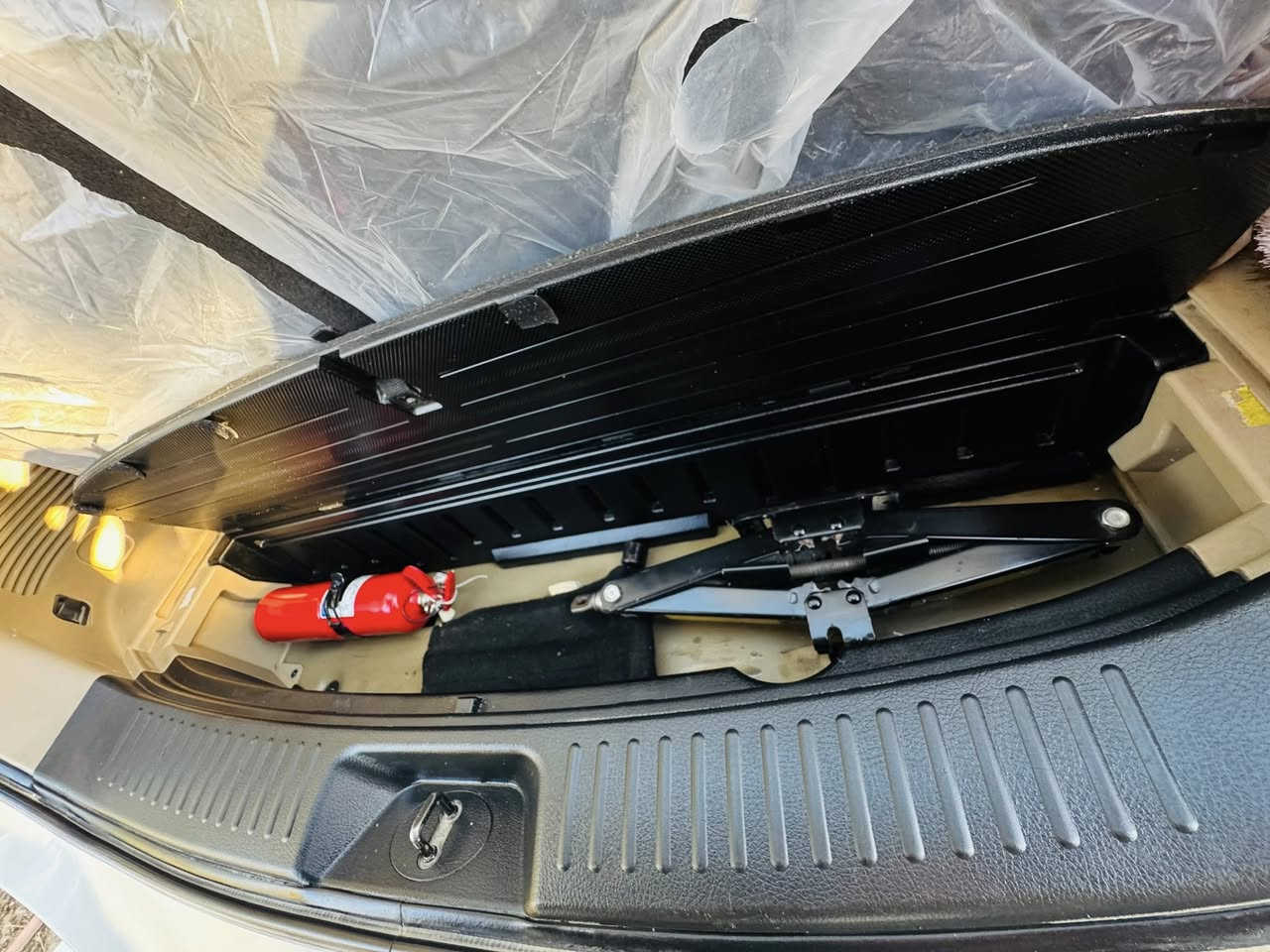 السلام عليكم
من رخصت الادمن 
كيا سورنتو 2015 خليجي v6 
المواصفات 
بصمة تشغيل 
بصمة ابواب 
كامرا 
تحكم مقود جهتين 
تبريد بيانو 
اشاير بلمري 
مري شفط 
كشن جلد + كشن كهرباء 
لد امامي خلفي 
حساس امامي خلفي 
7 راكب + 3 قطع تبريد 
داخل لونين + داخل صاج ملكي 
ويل كروم 
يدات نيكل ستيل 
6 سلندر  
باقي المواصفات المعروفة فول ماعدا البنراما 
ملاحضة ؟ السيارة كفالة عامة من الصبغ والتبديل  حتة الدعاميات ب الاضافة الى الكير والمكينة كفاله المكينة ما مفتوحة كلشي بسيارة جديد
السعر 195وبيهة مجال 
للاستفسار 
***********
***********
