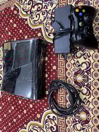 جهاز Xbox 360 سلم للبيع. جهاز مكفول من كلشي نضيف جدا يحتوي على جميع مل...