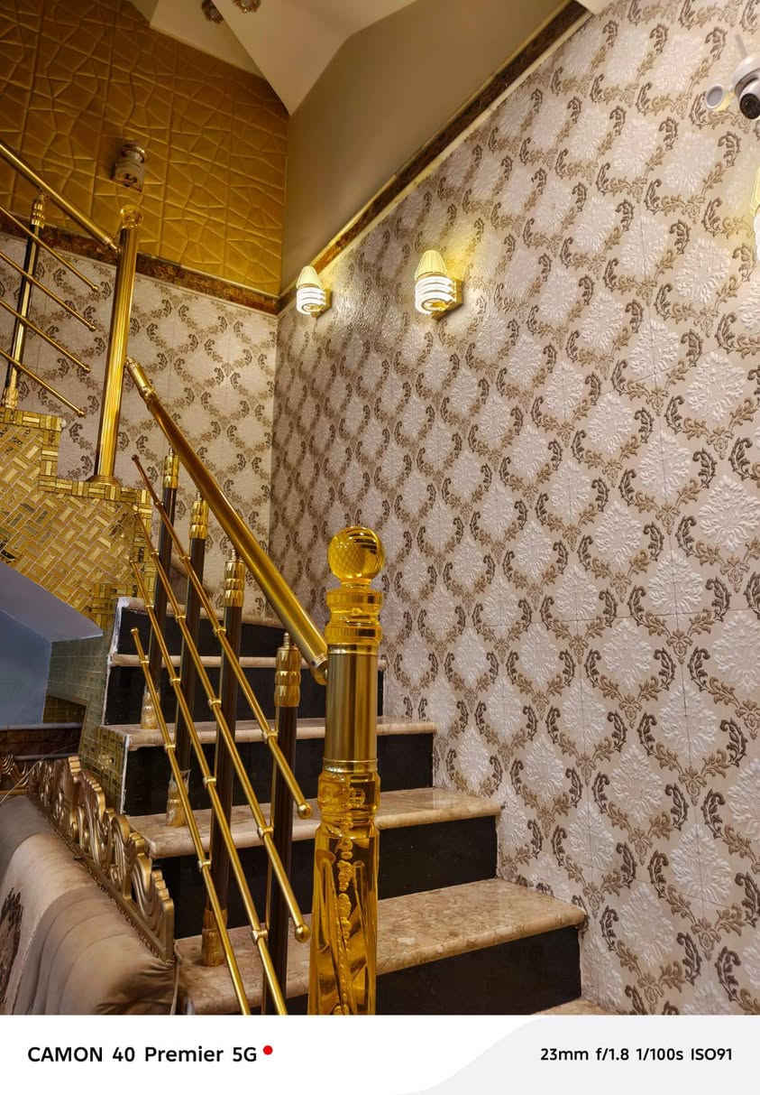 دار للبيع مساحة 100 م مربع ركن قاطين بناء حديث ويحتوي على غرف 3 و غرفة مخزن وصالة ومطبخ  واستقبال وحمامات 2 غير مطلوب للدولة حي النهاوند خلف البطاقة الوطنية ***********
