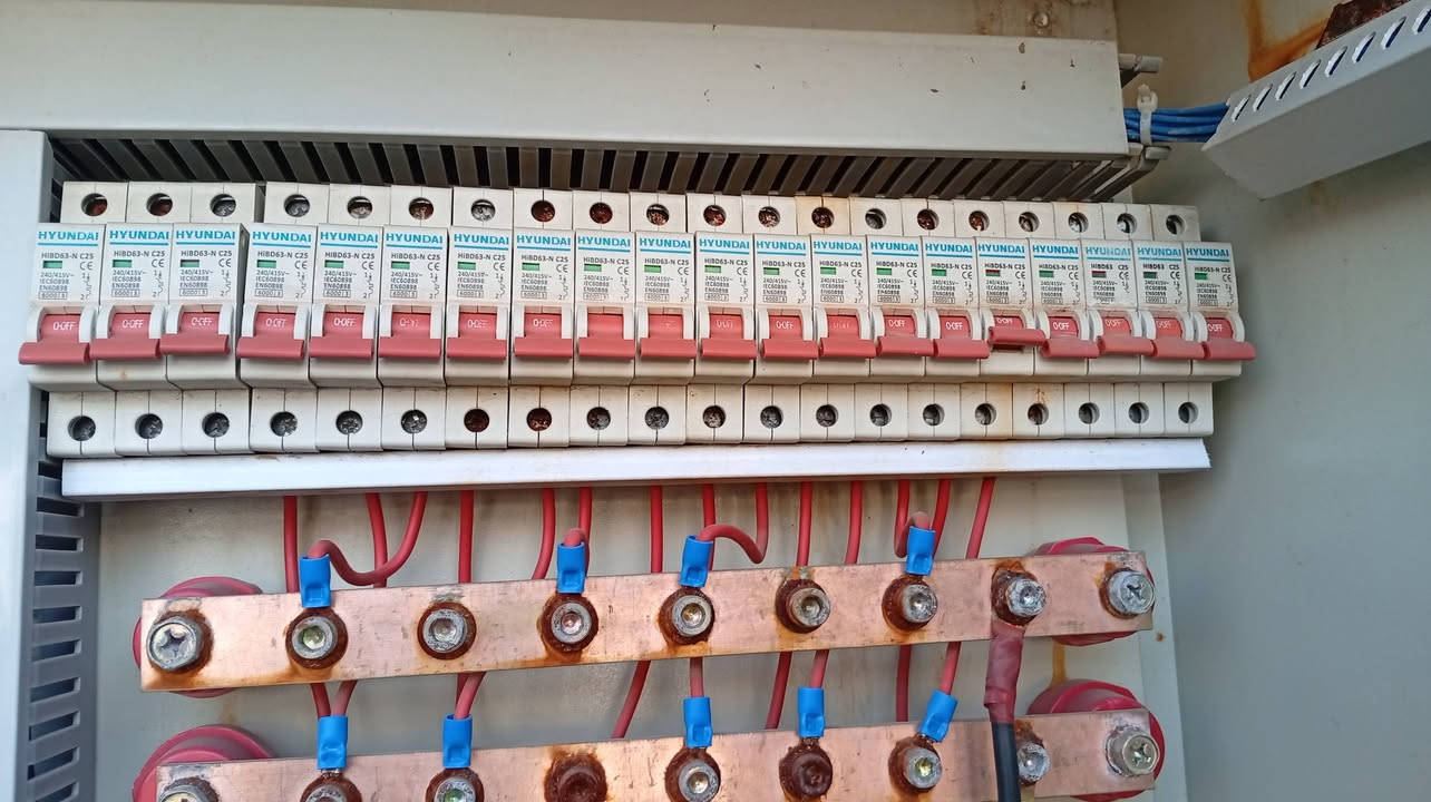 سلام عليكم بورد للبيع بي 4قواطع  كوندكتر 2 او50سراكت سعره مناسب/***********
