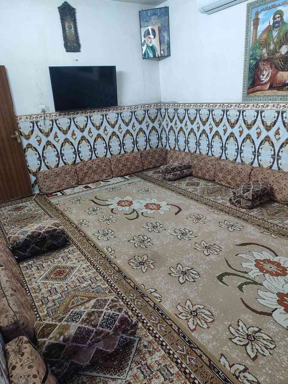 السلام عليكم
دار للبيع المساحة 80متر  7500×11  يحتوي على استقبال او صاله او غرفه العنوان الشعب نهاية الفورتات قرب ملعب سلام البكال رقم ***********
