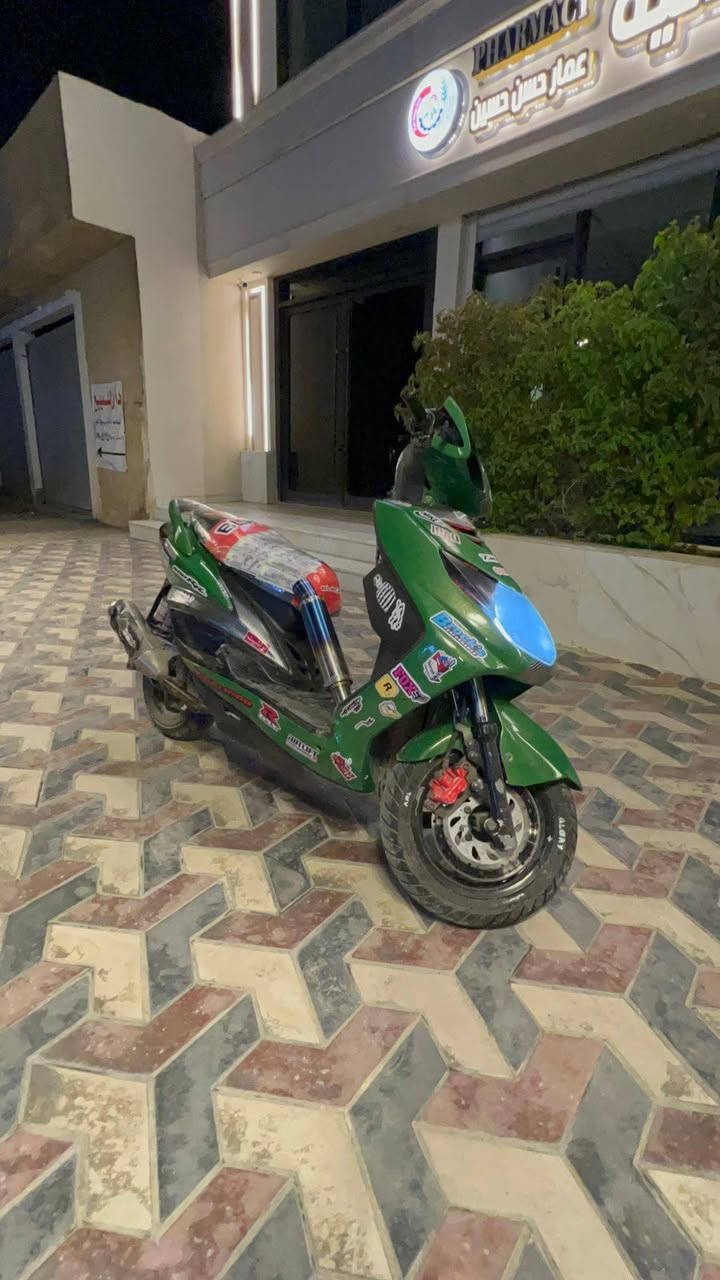 السلام عليكم شباب سكنس فحل ياباني للبيع الدراجه مكينه بلاديه وعليها صلنصنه رياضي صوتها كلش حلو مكينه ناعمه و الدراجه خير من الله  مانقصها شي المكان ديالى المقدادية حي العسكري ***********
