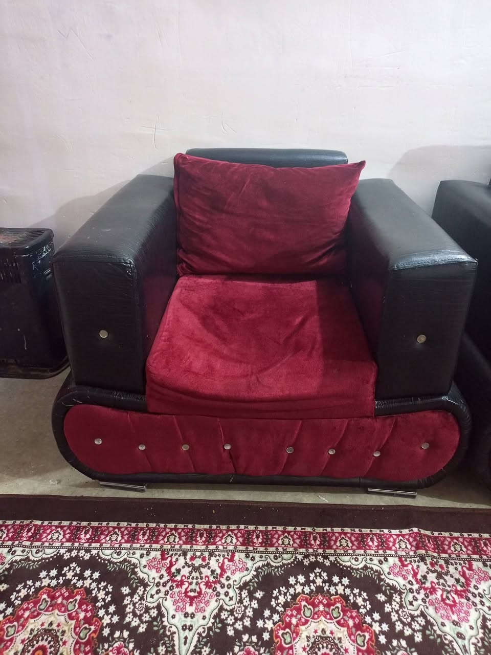 تخم عشر مقاعد تركي بالة نظيف هوا والكوشات السعر350الف
***********
