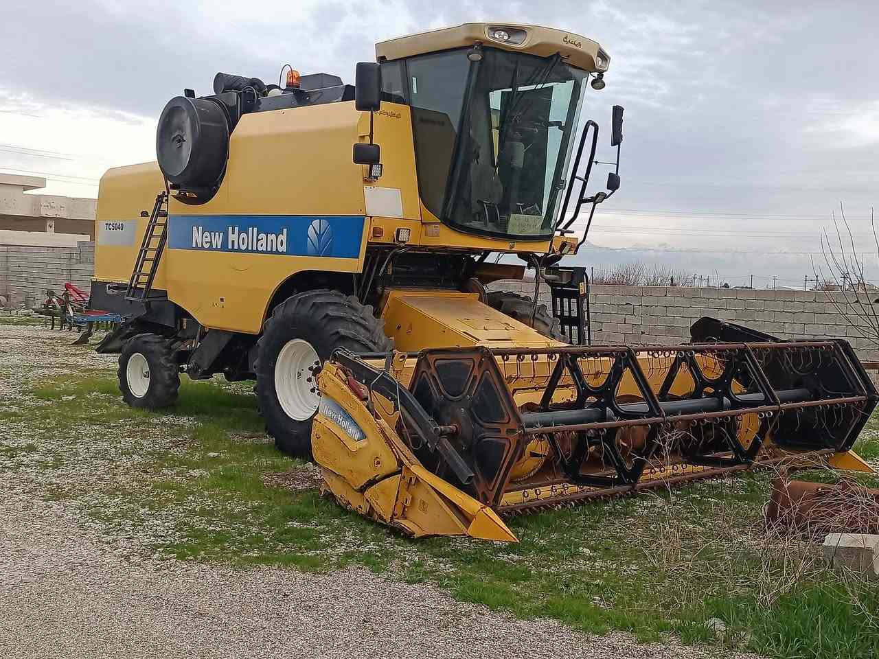 نیوهولند 5040 مودیل 2011 مشتغل 3000 ساعە بشرط تحویل للبیع
*********** _***********
