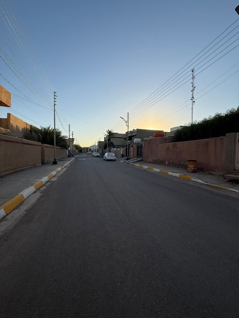 بسم الله الرحمن الرحيم
التسلسل (3) 
بيت للبيع في الفلوجة 
المنطقة حي الضباط خلف جامع المدلل 
المساحة : 200م 
الواجهة : 8 م 
النزال 25 م 
الشارع : 12 م
حالة البناء قديم 
قطع من بيت 
طابو ملك صرف 
سعر المتر 1200 ألف 
للاستفسار مراجعة #مكتب_المتوكل_للعقار 
موقع المكتب شارع المحكمة 
للاتصال : *********** / *********** 
#عقارات_الفلوجة #عقارات_العراق
