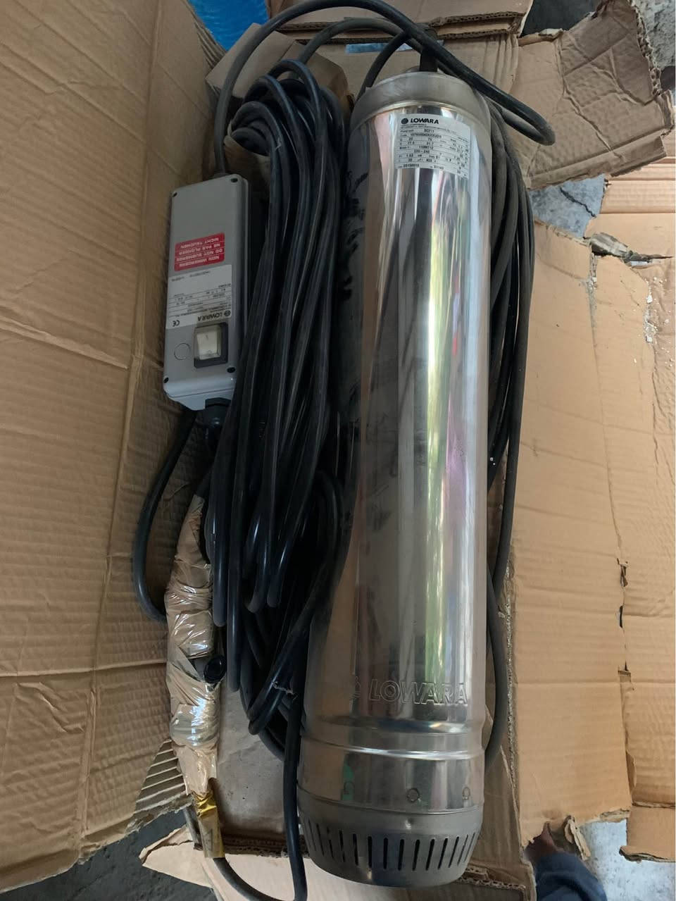 غەتا Lowara SC211
وەجبەی یەکەمە لە ٢٠١٩ وە کریومە ئیشی نەکردوە 
هەڵگیراوە لە مەغزەندا بەشەرتی بێ عەیبی 
لۆرای ئەسڵی ئیتاڵیە کامل ئەشیای لەگەڵە 
تازە و لۆکی ناو پاکەتە – ئیشی نەکردوە 
ماتۆر : 1.1 KW / 220-240V
توانایی: دابەشکردنی ئاو تا ٧٧.٦ م. فشاری
١.٥ ئەسپە 
کێبڵ: ٦٠ مەتری کێبڵی اصلی
سیم :٦٠ مەرتری لەگەڵە 
کەتەلۆکیشی لەگەڵە 
بۆردی خۆی لەگەڵە
سێ روبعە 

📞 بۆ زانیاری زیاتر  : (***********) السليمانية, العراق
