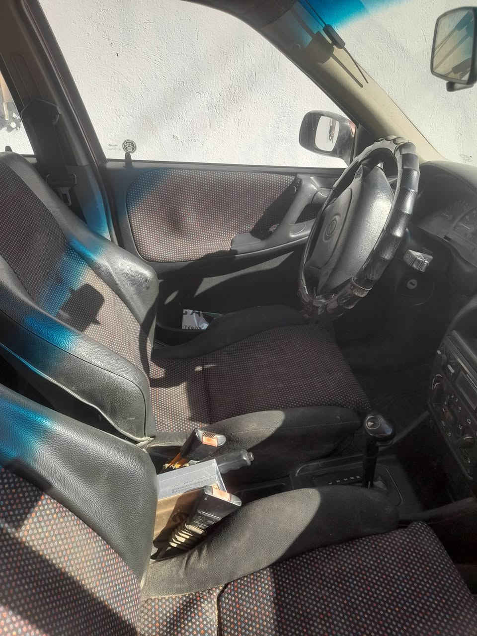 السلام عليكم اوبل استره نضيفه حلوه السياره بلادي تبريد موديل 1994 داخل حلو لون احمر لا ضربه لا كصه السياره جاهزه كهربائية كله شغاله محرك 2000 اوتوماتيك ابطاين جدد دشبوب جديد محرك وكير ابلادي تايرات جدد السياره انشالله ربع ما اذب عليه السياره مصبوغه جراد فقط لجماليه  مكان السياره بغداد ابو غريب حي الشهداء قرب محطه جوهره العدنان *********** عمي السعر 50 وبيه مجال ولحاب يتصل هاذا الرقم بي واتساب على فكره السياره ما أكدر اتعامل اذا ما تجي وتكلب حبيبي
