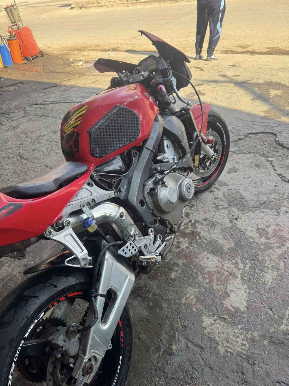 سلام عليكم RR600
دراجه مشيها يخبل دشبول بكلايت شغال 

نصبته تخبل بل شارع

نكره شوكت ما تريدها دهن جديد تايرات جدد

مكينه مفتوحه وبيها جواكيج فقط

بيها منفيس كفرات صفاح موجوده 

السعر13 وبيها مجال

مكان:الحسينيه

رقم: ***********
