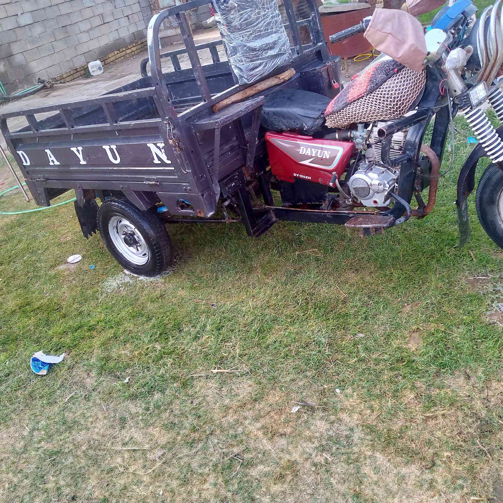 ستوته للبيع موديل 2010 رقم اسود وسنويه مفتوحه بس كلجات بيه تبخير قليل اول ماتشتغل ستوته جاهزه تايرات جدد كهربائيات جدد ستوته مال جناي كلشي ماعايزه 
السعر 1400 وبيها مجال للشراي 
المكان الشطره الصديفه قرية الدار 
***********
