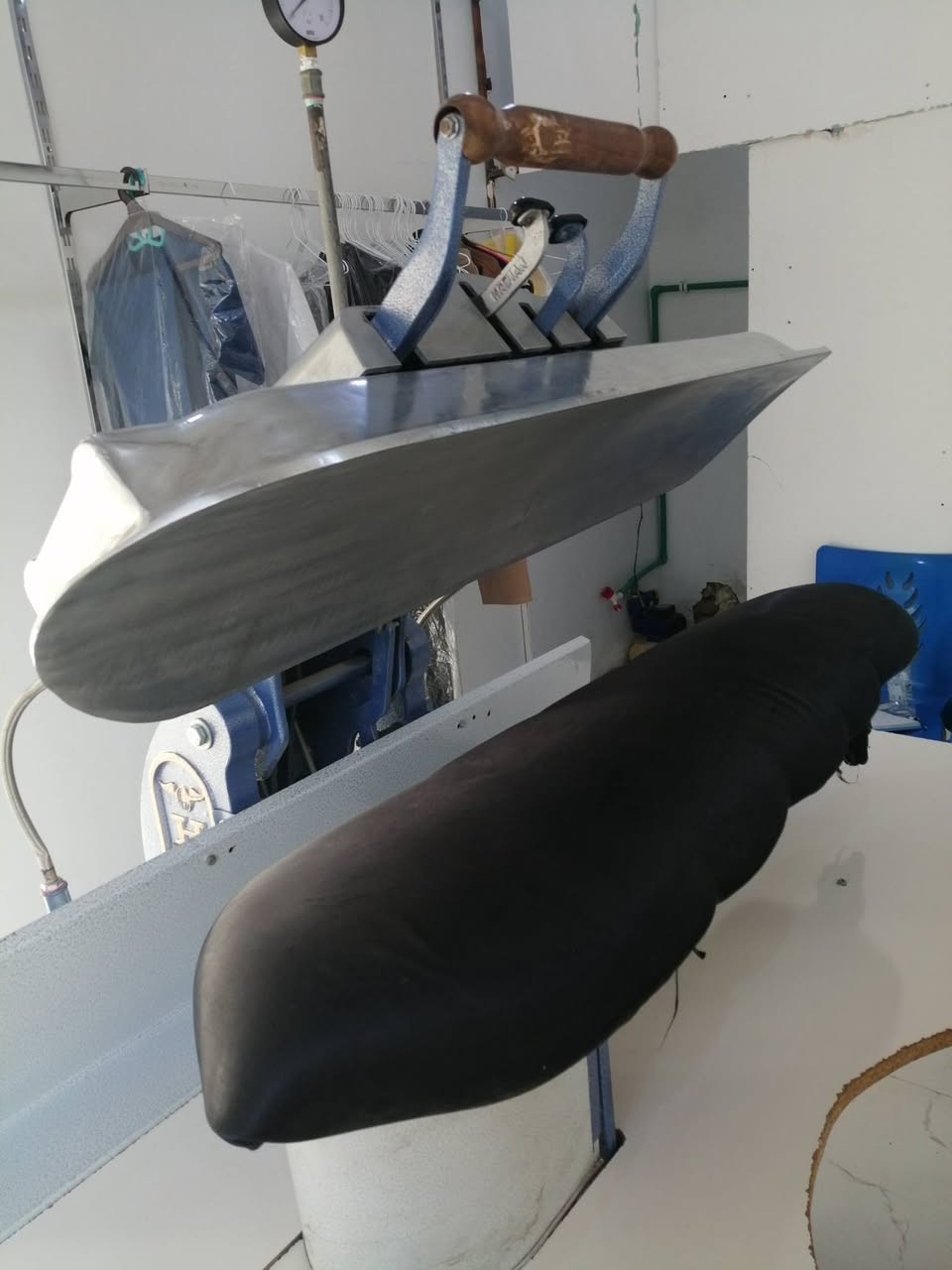 مكوى للبيع
مكوى للبيع
مكينة هاديان الأصلية الايرانية
بيلر فول اوتماتيك الأصلي
مع كافة ملحقاتة
ماطور تصعيد ماي
بوستر ماي ضغط للبلير
خزان ماء 600 لتر
كابينة كهرباء جاهزة للربط مباشرة
كيبل ثري فيز
بواري تأسيس جاهزات
ستاند تعليك ملابس

يعني تاخذ مكوى جاهز تنقل و تشغل مباشرة

المكوى نظيف 99% استخدام جداً قليل
السعر : 6,500,000 (6.5 مليون) 

المكان الناصرية مركز
***********
