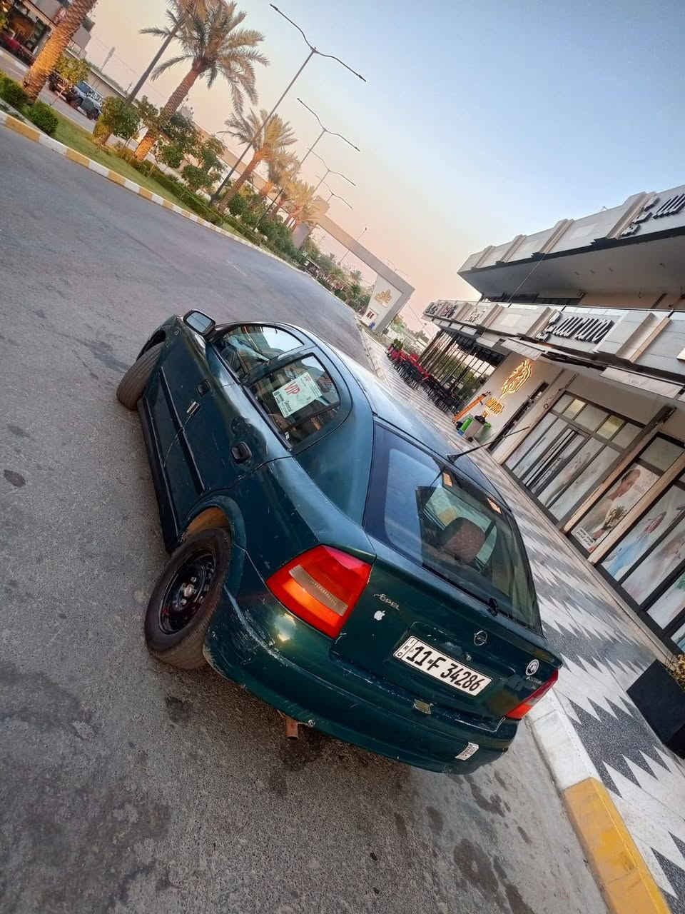 ياالله سلام عليكم للبيع اوبل استرا موديل 2002 رقم بغداد انكليزي شرط التحويل ثاني يوم 
كير مكينه جاهزات........ ... ...... .... تبريد ثلج شرط
كهربائيات جاهزه 
سياره بدون ضربه 
جام امامي كهرباء بلاد 
تخم تاير جديد 
دواخل نضيفه ارضيه جلد 
           ........................... ماشيه 192 الف
سنتر لك مركزي 
سياره مال جناي وبلعافيه على الي ياخذهه 
صدر امامي خلفي نضيف .... .... *********** السعر43
مكاني بغداد الكرخ البياع تواصل على الرقم واتساب موجود

